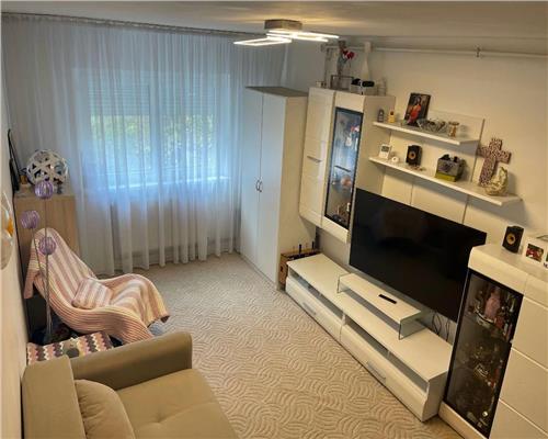 Apartament 2 camere, decomandat, et.2 + centrala - Zona Lipovei