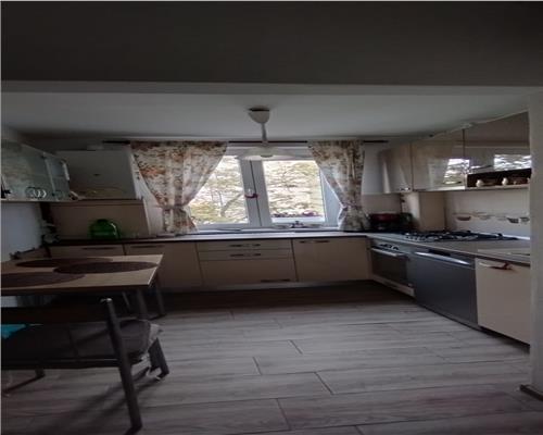 Apartament 2 camere, decomandat, et.2 + centrala - Zona Dambovita