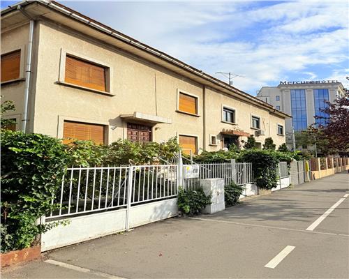 Casa individuala 9 camere, 3 bai, garaj, teren 350 mp - Zona Cetatii/ Hotel MERCURE