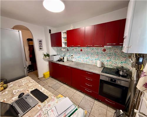 Apartament  2 camere, decomanda, 52 mp - Zona Soarelui