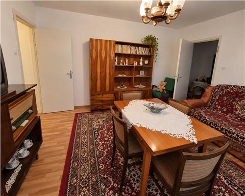 Apartament 3 camere, semidecomandat, et.3,  69 mp-Zona Girocului